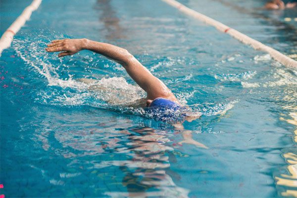 男性游泳好处 男性游泳的好处 男性健康