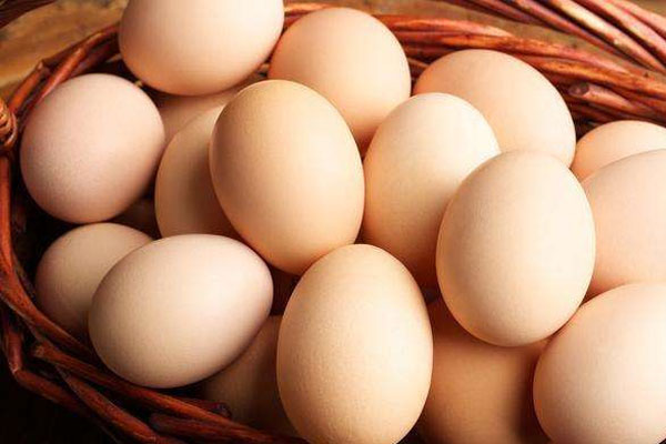 老年人吃鸡蛋的危害 老年人吃鸡蛋要注意什么 老年人吃鸡蛋好处