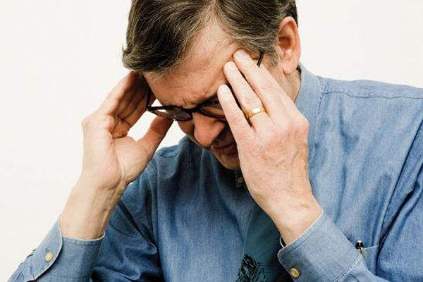 老年人春季应该注意哪些疾病 老年人春季头痛是什么情况