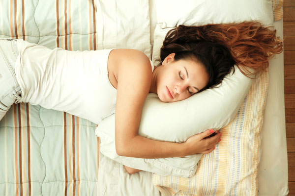 女性夜间睡觉出汗原因 夜间睡觉出汗反映的问题 夜间睡觉出汗是否正常