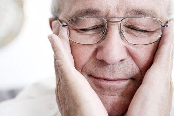 老年人检查实力要注意什么 老年人眼科疾病的危害