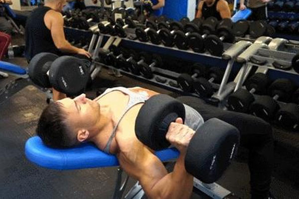 男性如何练胸大肌 男性胸大肌速成训练法 男性胸大肌锻炼法