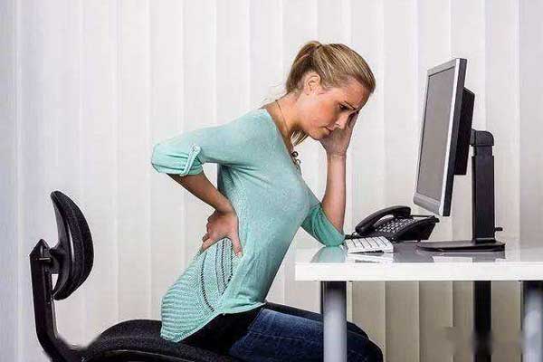 腰痛切莫乱按 办公室长坐缓解腰痛的小办法 腰痛怎么办