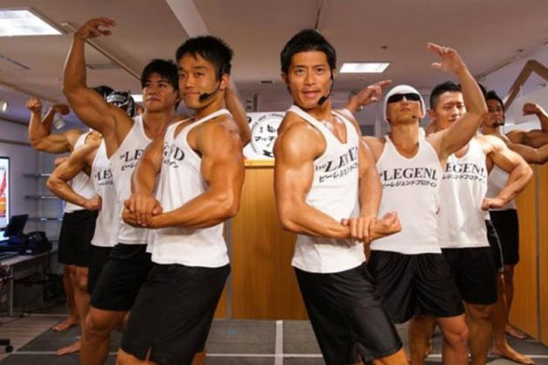 变身肌肉男方法 如何锻炼成肌肉男 肌肉男怎么练