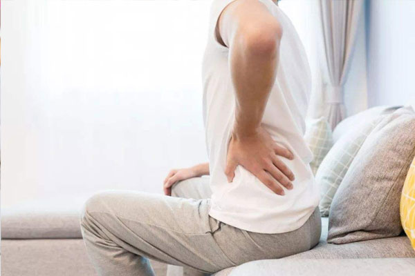 男人腰痛原因 造成男性腰痛因素 男人腰痛怎么办