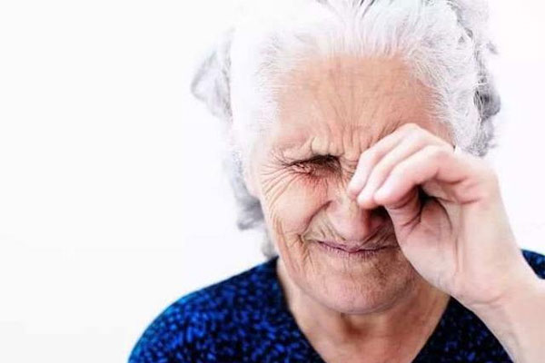 老年眼睛退化的原因 老年人要保护好自己的眼睛 老年疾病