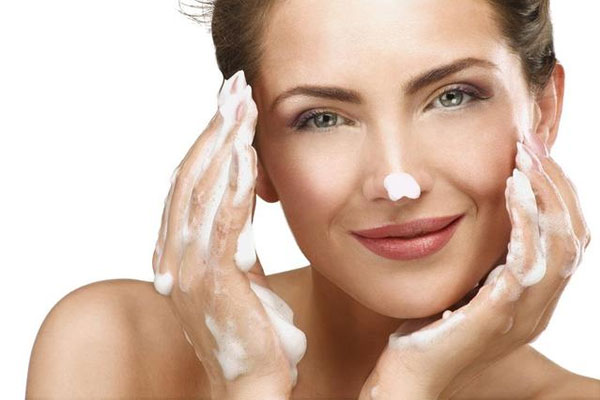 女性护肤常见误区 皮肤补水的错误认知 面膜使用的误区