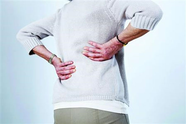 老年人腰痛的原因有哪些 老年人腰痛该如何调理 老人如何预防腰酸背痛