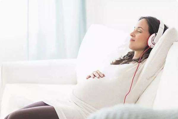 孕中期胎教姿势