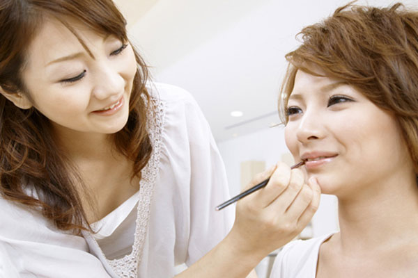 化妆对皮肤有哪些伤害 怎样做能降低化妆带来伤害