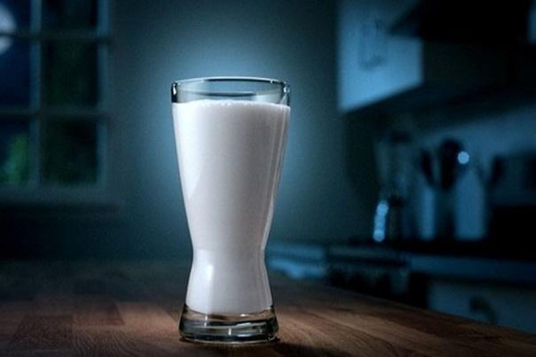 补钙 喝牛奶 你会喝牛奶吗 振东健康网