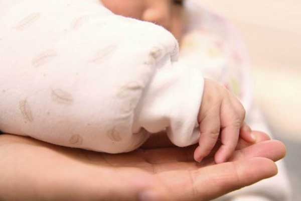 新生儿脓疱疮有的症状