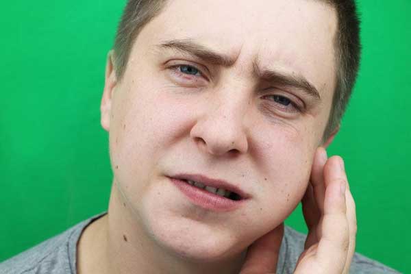 口腔溃疡久治不愈，引发原因究竟有哪些？