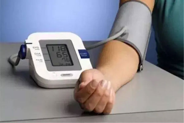 高血压患者如何降血压？试试这几个方法！