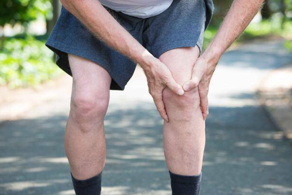 膝盖疼的原因：从生活习惯到疾病因素