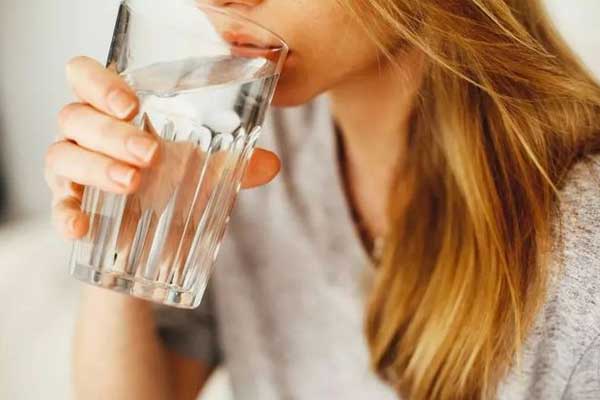 多喝水对肾脏的影响,伤肾的习惯,养肾的方法